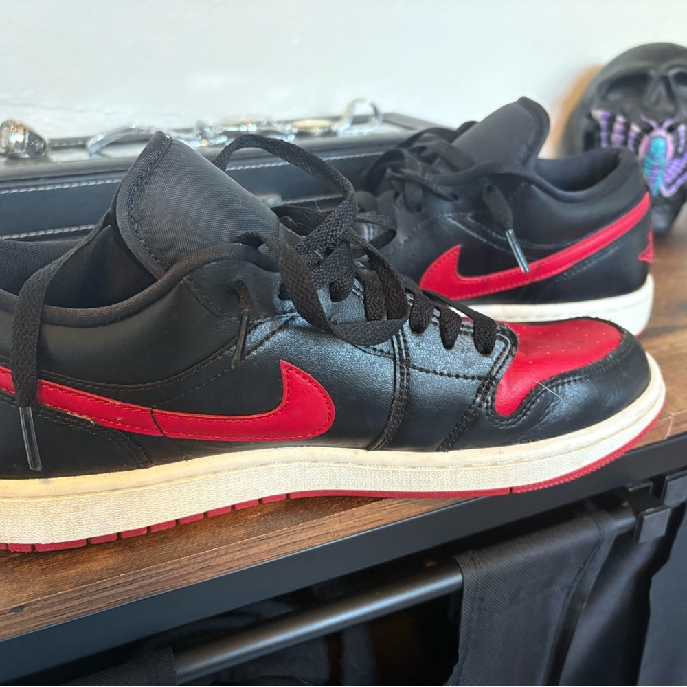Nike Men's Black and Red Sneakers